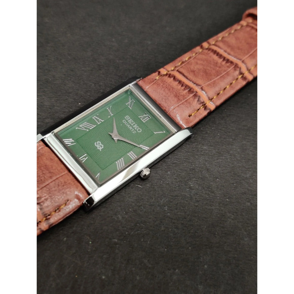 Vintage Style Seiko Quartz Mens Silver Watch & Green accents W/ Leather Strap - Picture 5 of 5